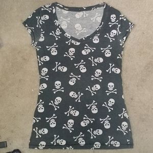 Black and white skull V neck shirt